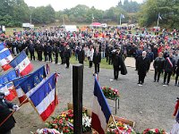 Hommage aux fusillés devant le monument. Photo : 20161023 CeremonieChateaubriant 9264. © Photo Patrice MOREL 0624933210 image-in@patcatnats.fr