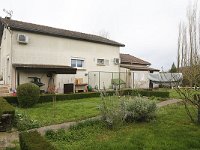 Vue de derrière avec jardin