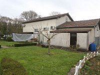 Vue de derrière avec jardin